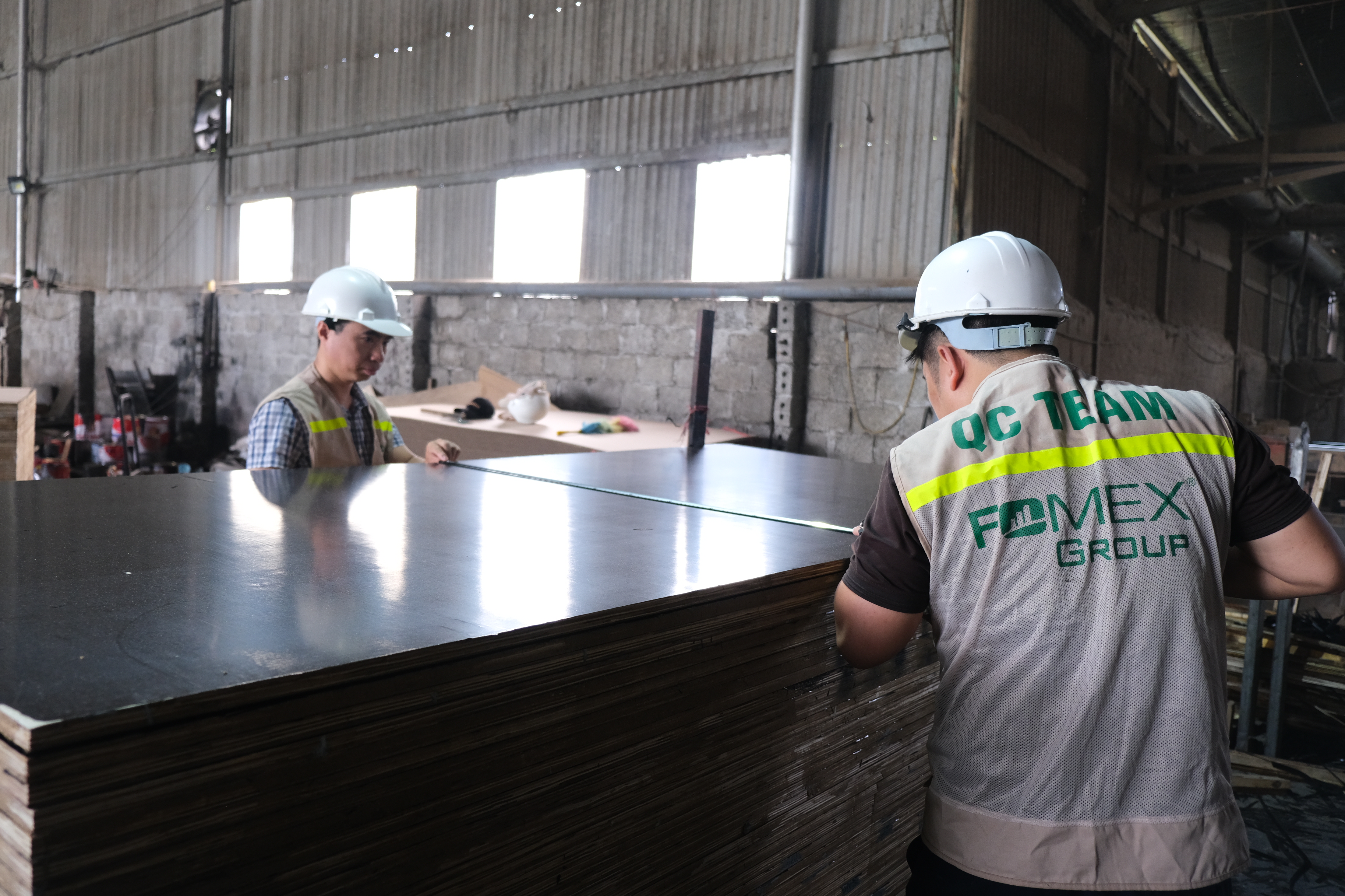 NHÀ MÁY VÁN ÉP PHỦ PHIM FOMEX